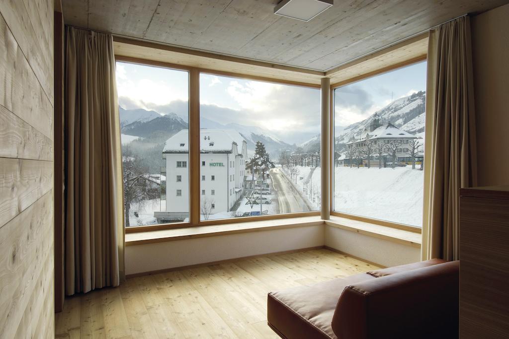 Scuol Youth Hostel Exterior photo