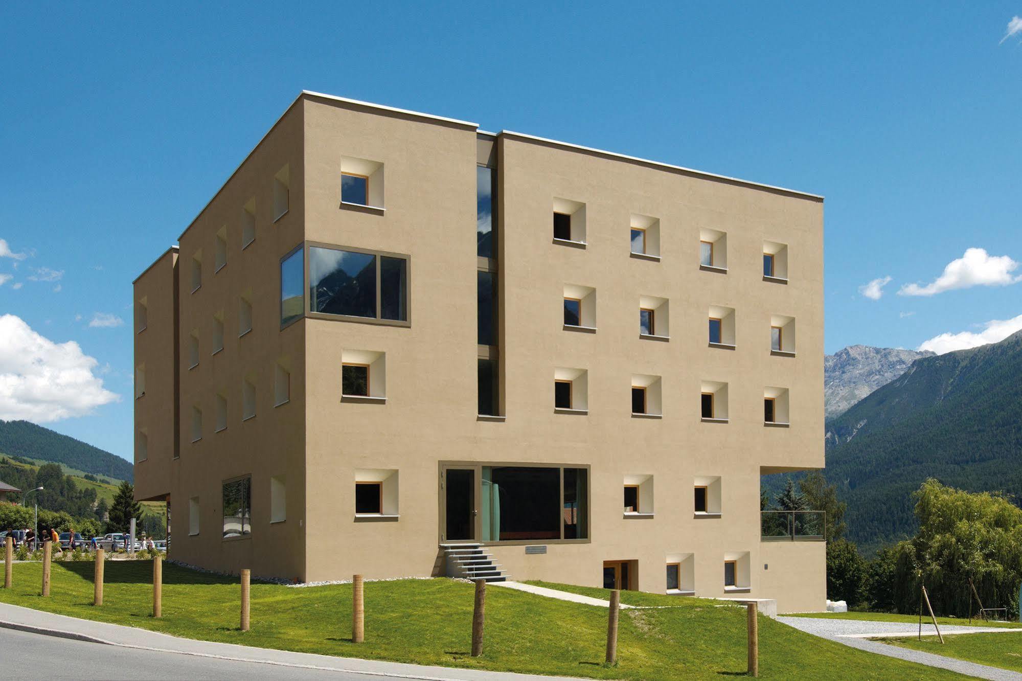 Scuol Youth Hostel Exterior photo