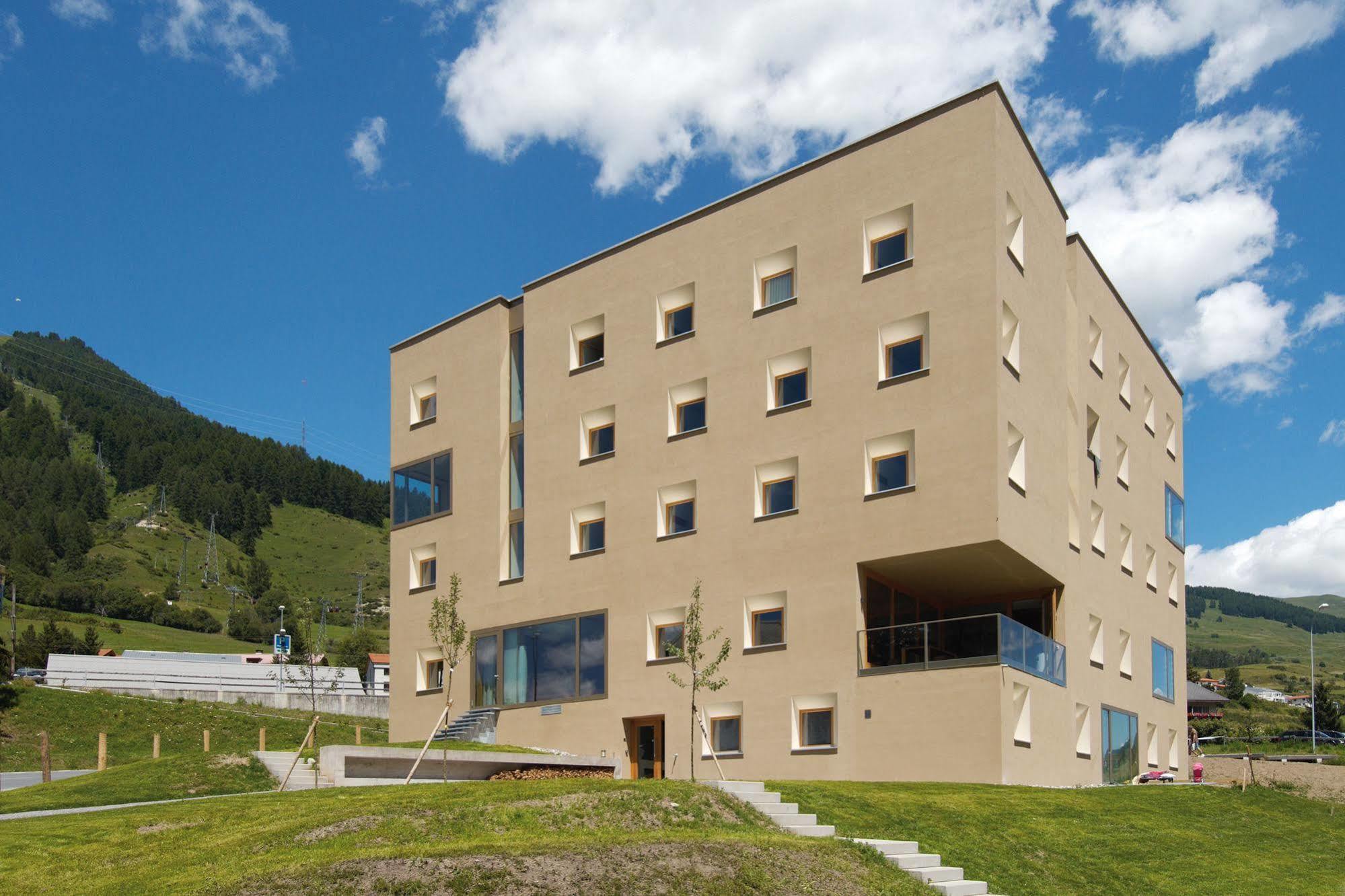 Scuol Youth Hostel Exterior photo