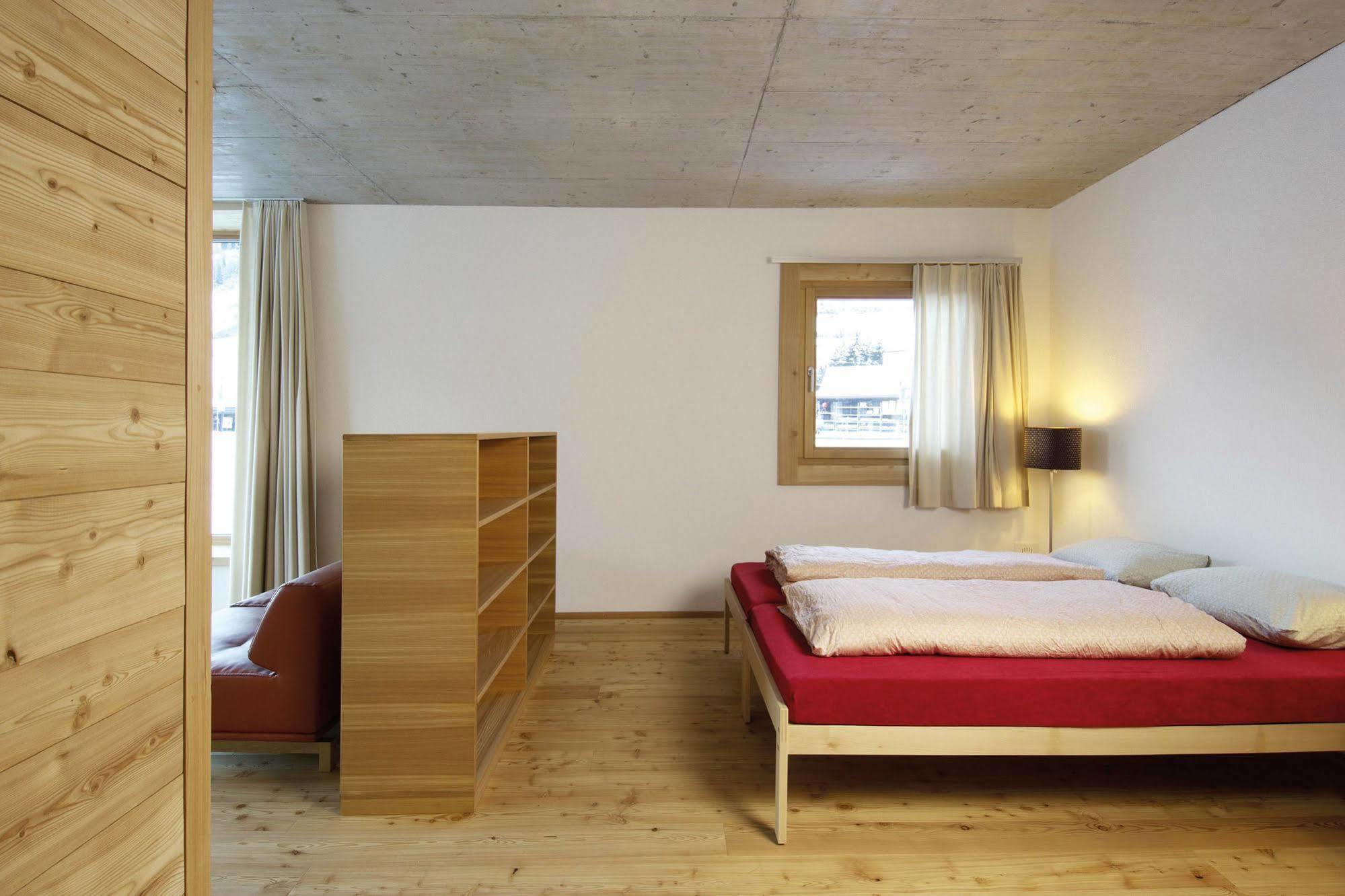 Scuol Youth Hostel Exterior photo