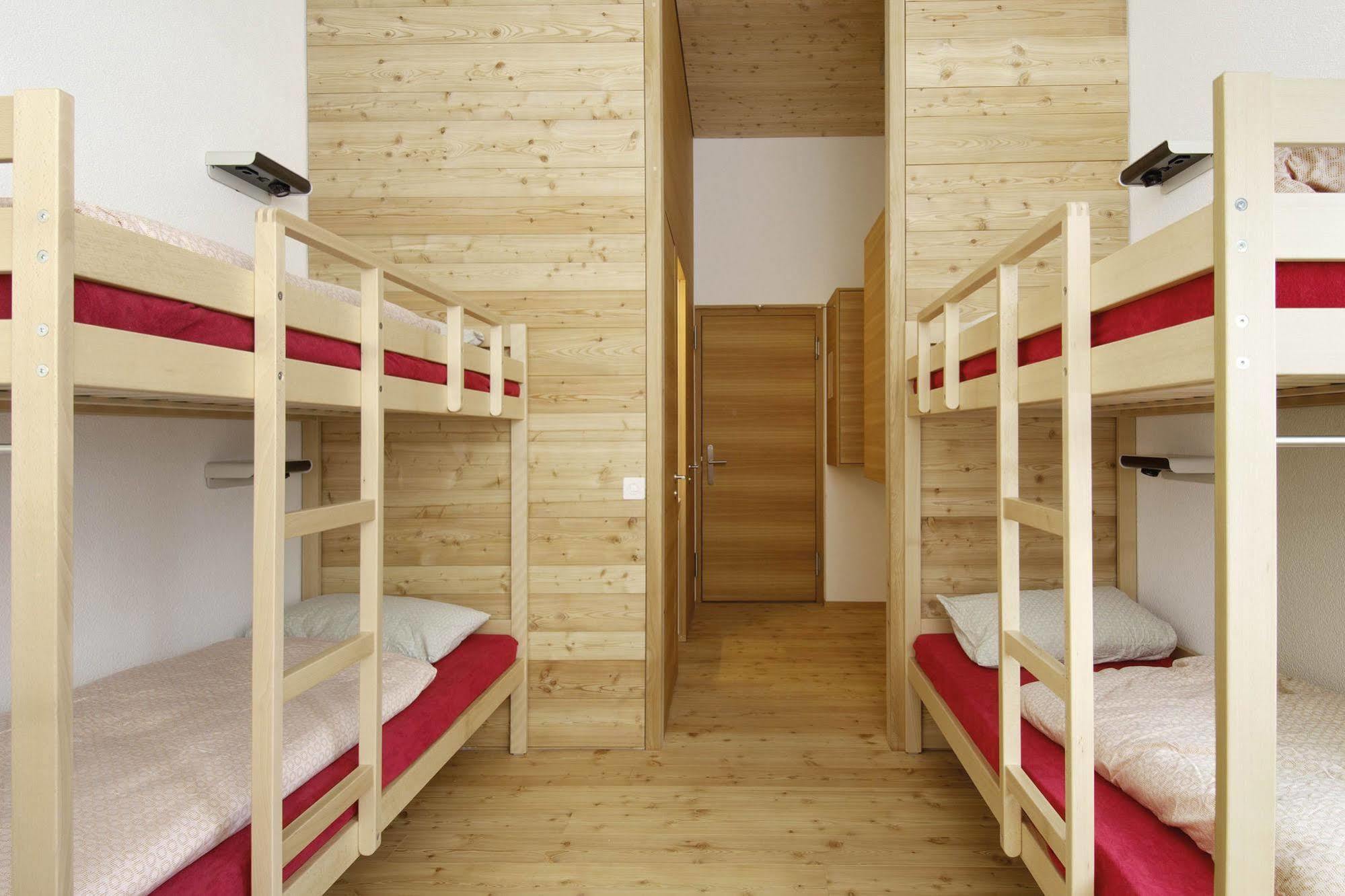 Scuol Youth Hostel Exterior photo