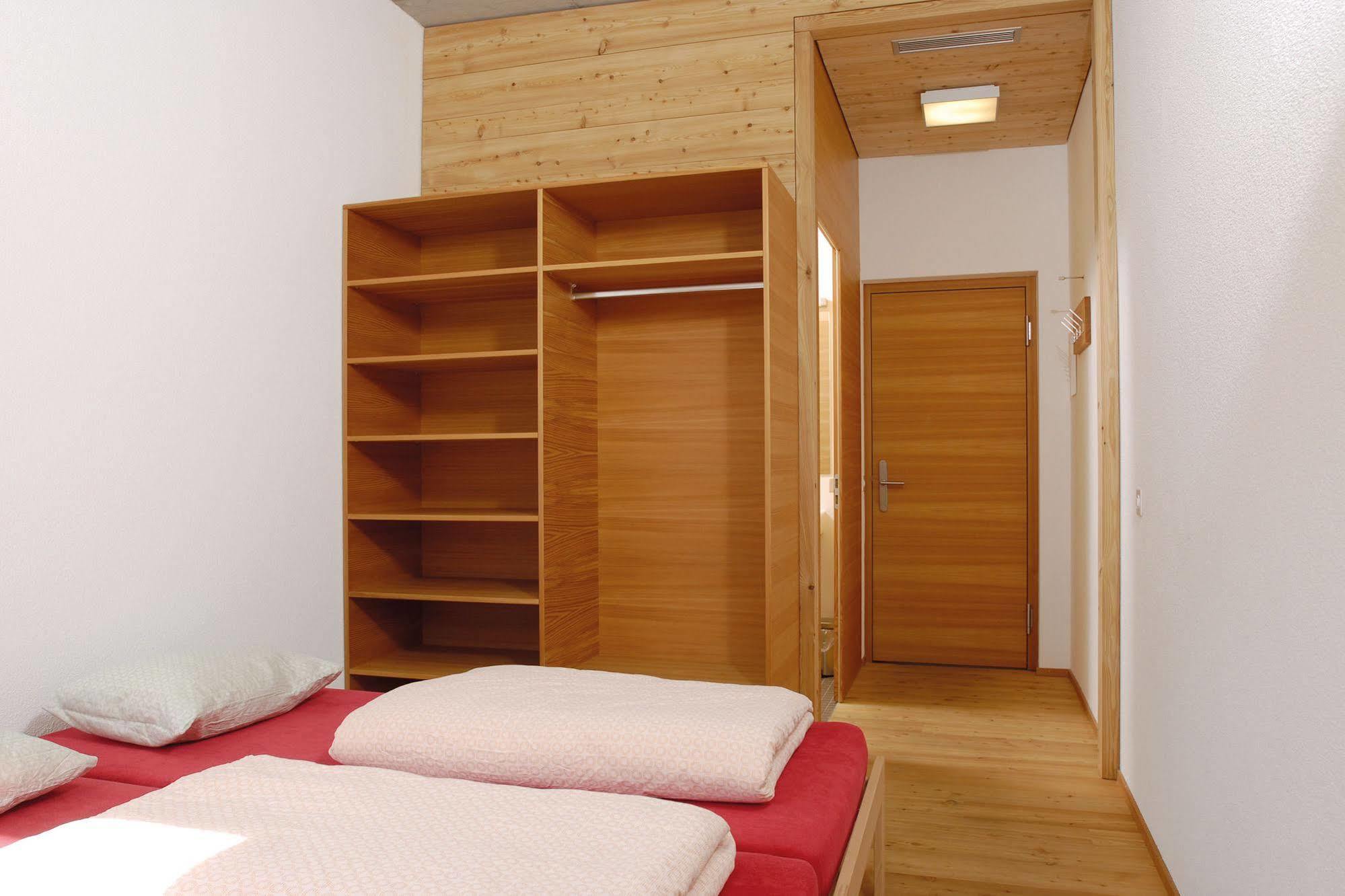 Scuol Youth Hostel Exterior photo