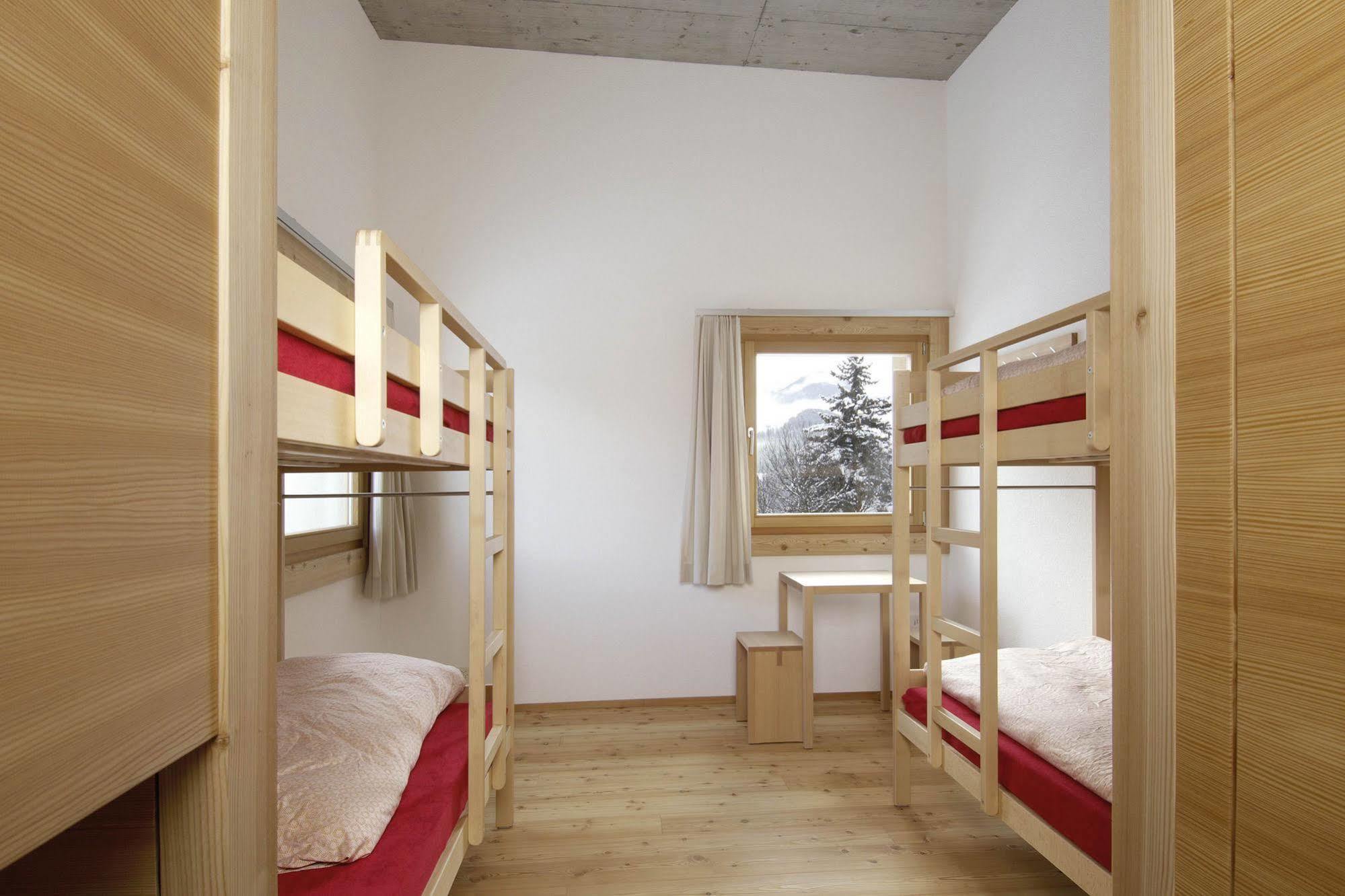 Scuol Youth Hostel Exterior photo
