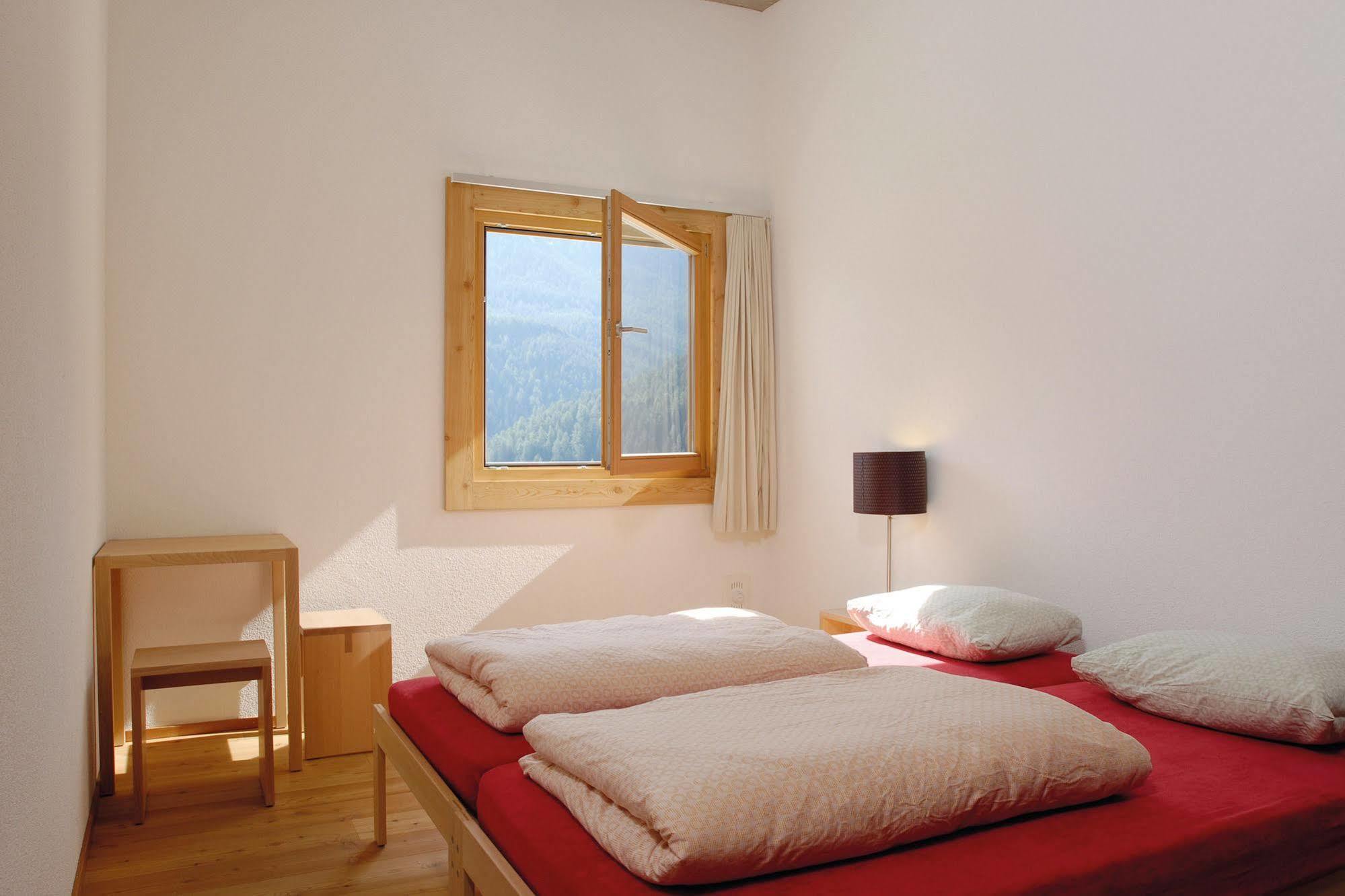 Scuol Youth Hostel Exterior photo