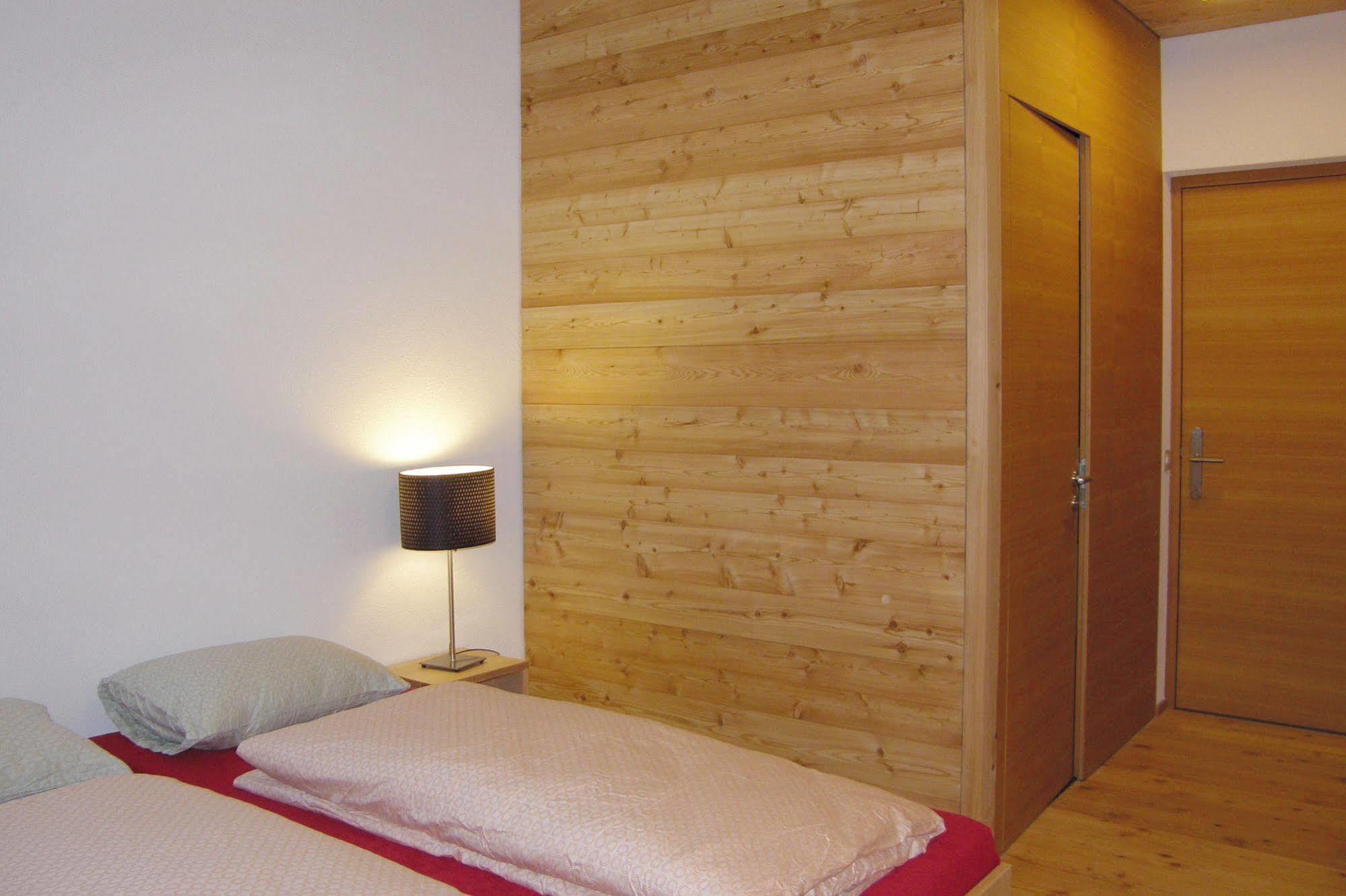 Scuol Youth Hostel Exterior photo