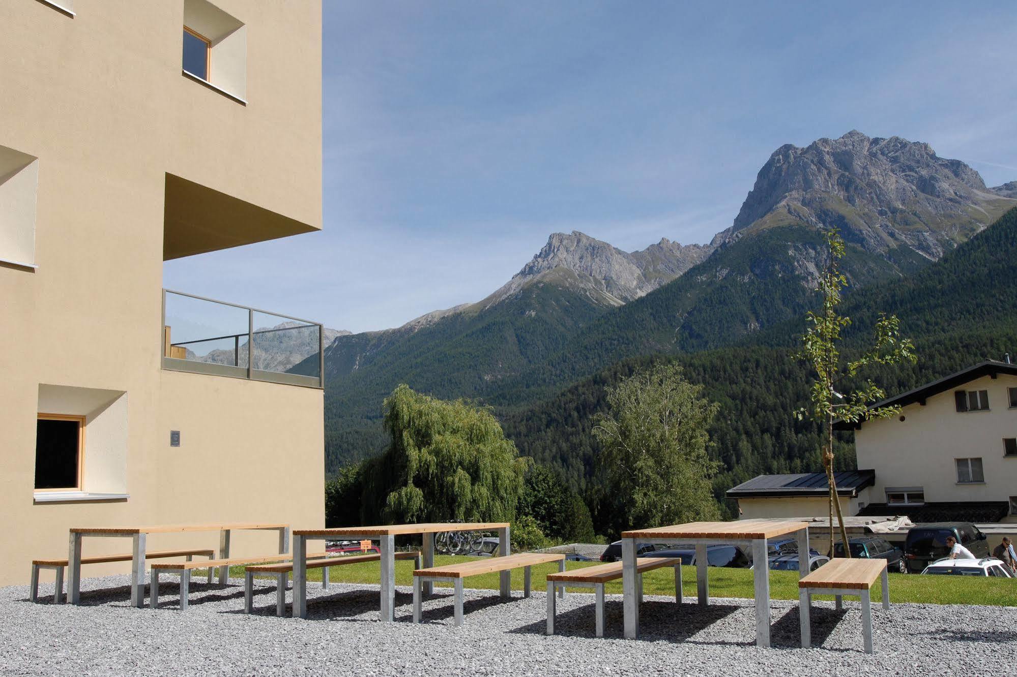 Scuol Youth Hostel Exterior photo
